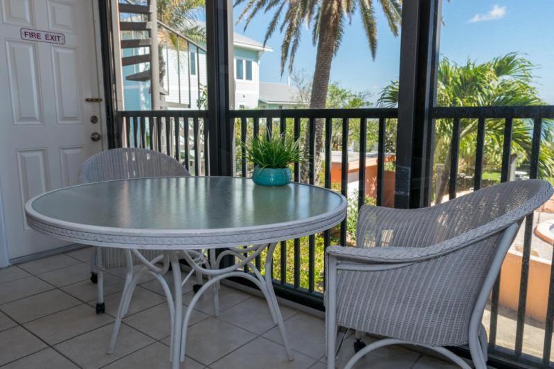 Coquina Moorings Two Bedroom Apartment, 102 Bradenton Beach Bagian luar foto